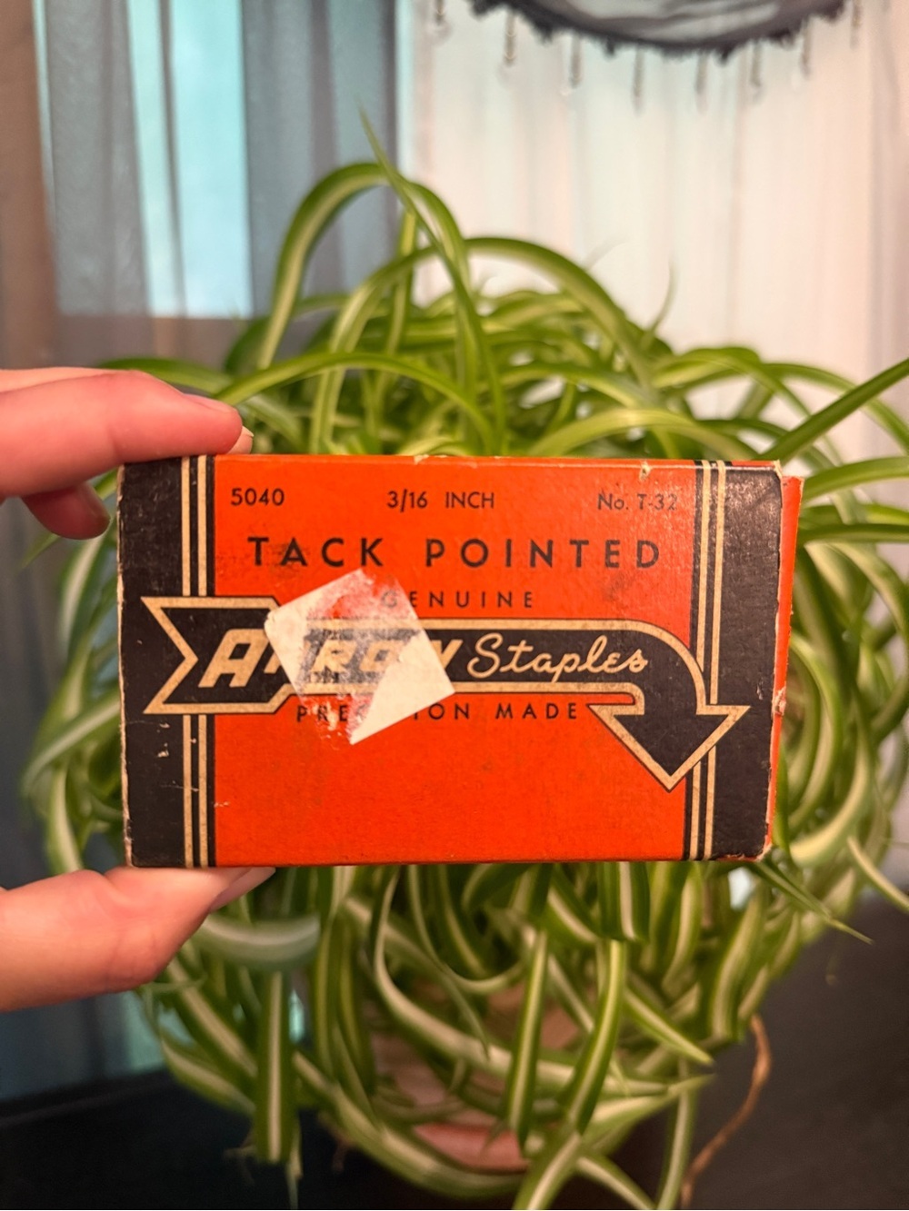 ARROW Tack Pointed Staples in Orange vintage